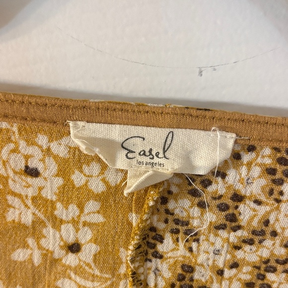 Easel Golden/Floral Flowy Blouse - Picture 2 of 4